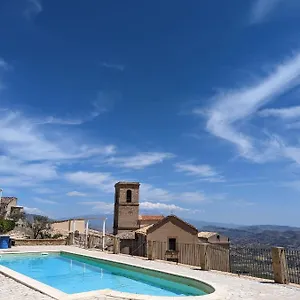 https://case-al-borgo-agira-centre-home-relais.sicilyhotelsitaly.net